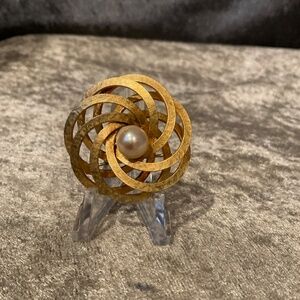Vintage 12K Circular Pinwheel Gold Brooch with Pearl Center
